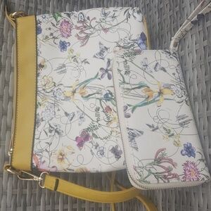 ❤Wildflowers Crossbody and Wristlet